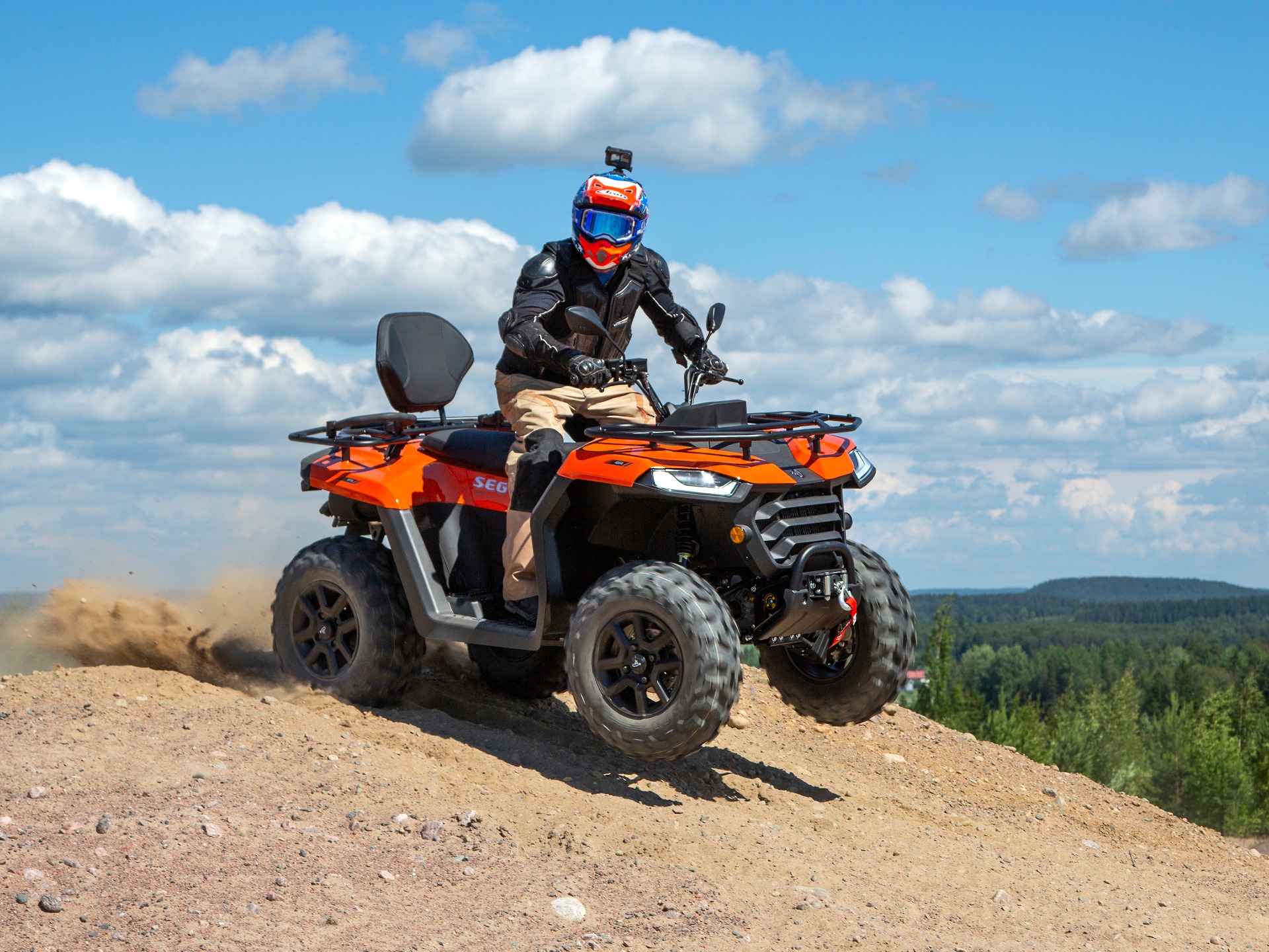 Huom! Malliston kuvat ja varusteet saattavat poiketa alkuperäisestä.